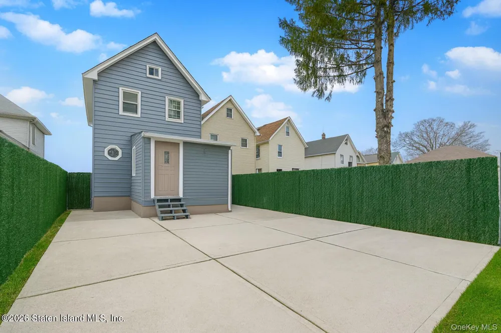 13 Laforge Ave Staten Island, NY 10302
