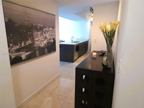 500 Brickell Ave #3105