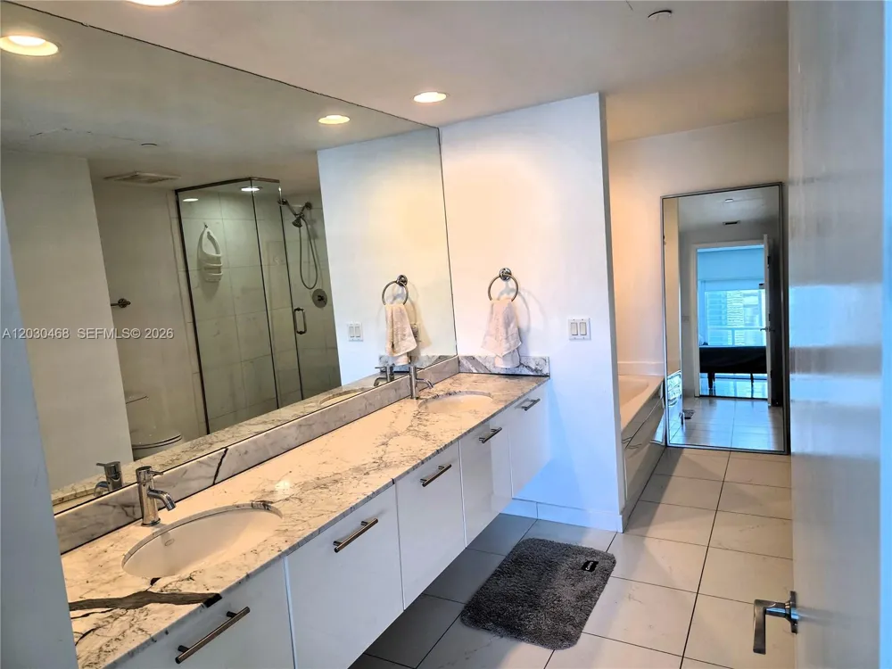 500 Brickell Ave #3105 Miami, FL 33131