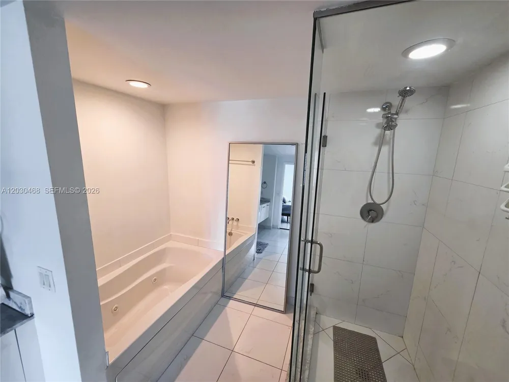 500 Brickell Ave #3105 Miami, FL 33131