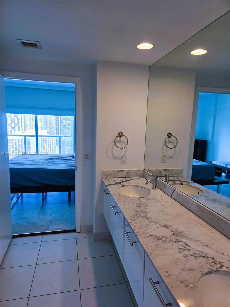 500 Brickell Ave #3105 Miami, FL 33131