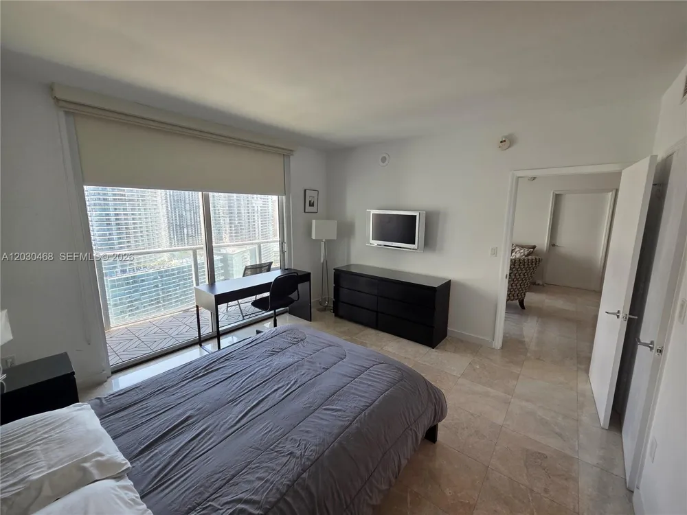 500 Brickell Ave #3105 Miami, FL 33131