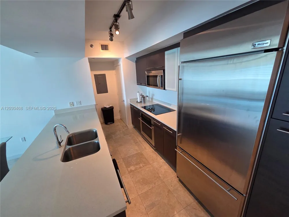 500 Brickell Ave #3105 Miami, FL 33131