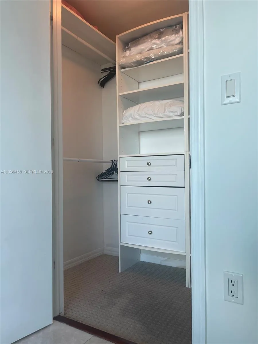 500 Brickell Ave #3105 Miami, FL 33131