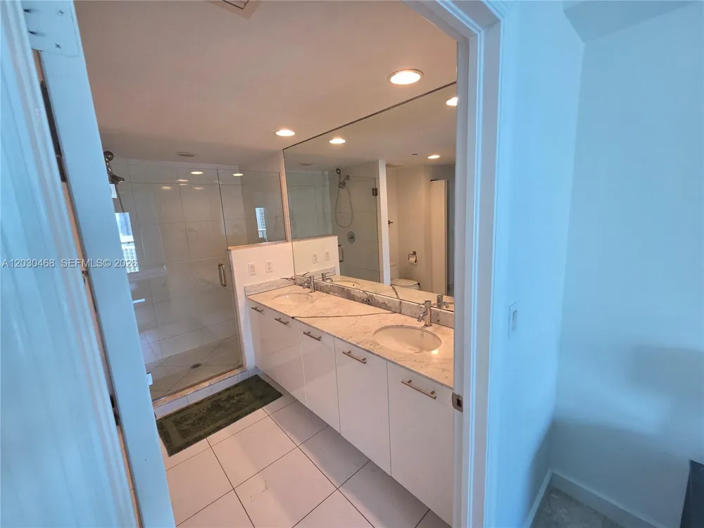 500 Brickell Ave #3105 Miami, FL 33131
