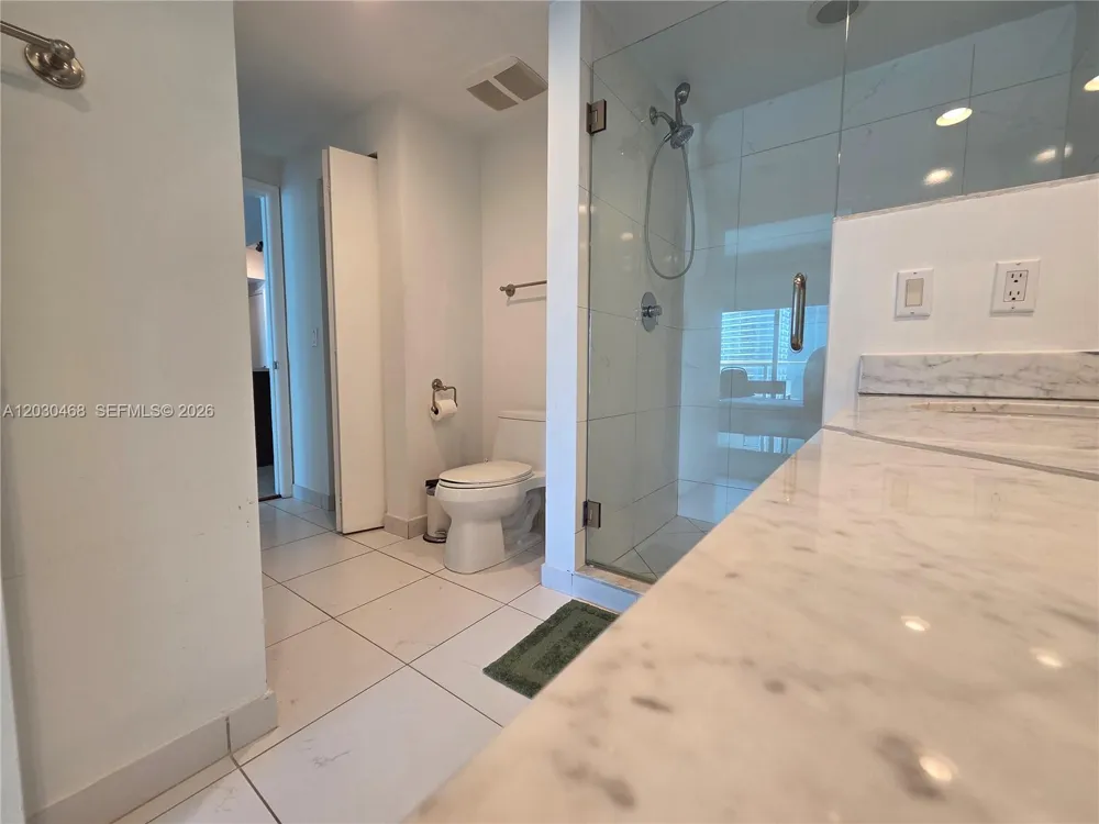 500 Brickell Ave #3105 Miami, FL 33131