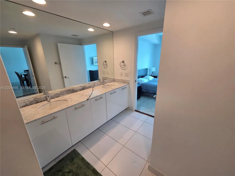 500 Brickell Ave #3105 Miami, FL 33131