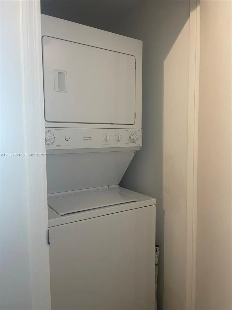 500 Brickell Ave #3105 Miami, FL 33131
