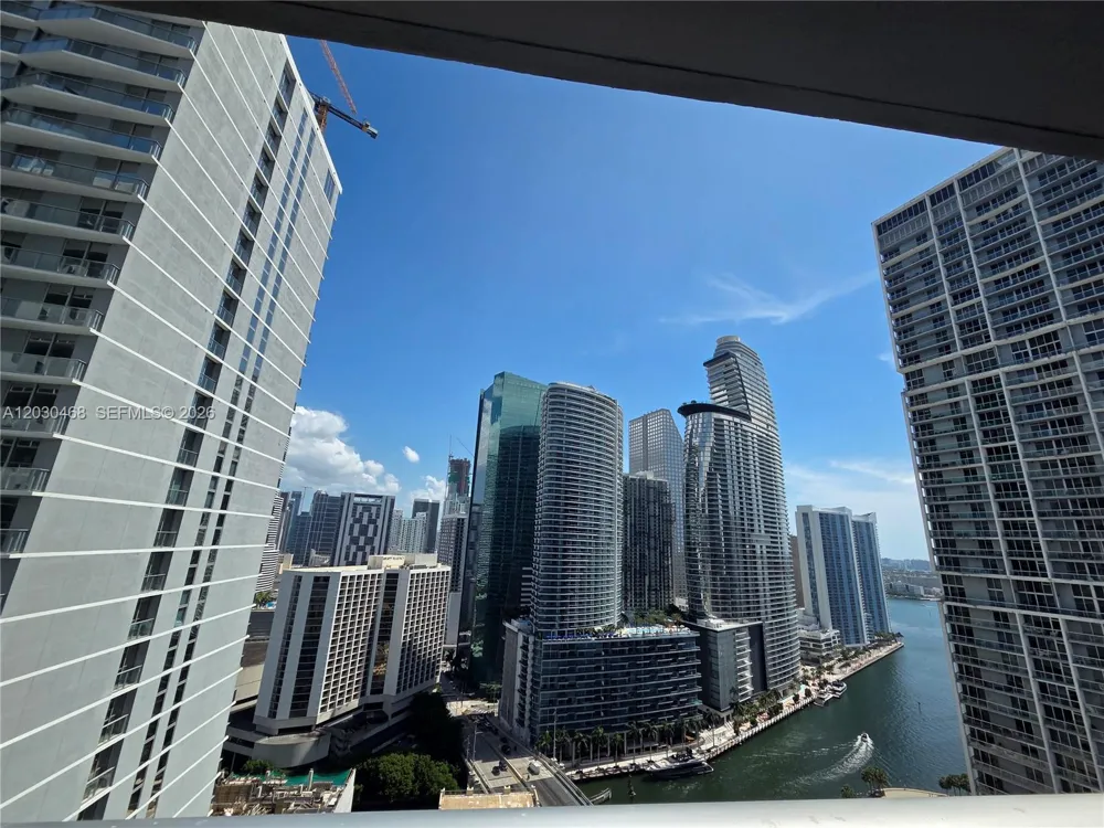 500 Brickell Ave #3105 Miami, FL 33131