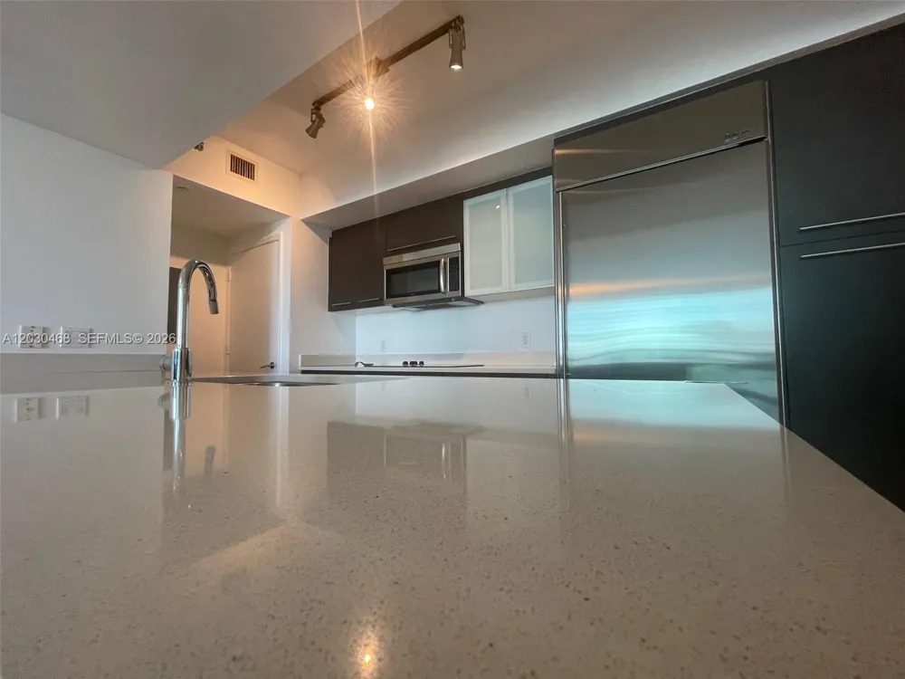 500 Brickell Ave #3105 Miami, FL 33131
