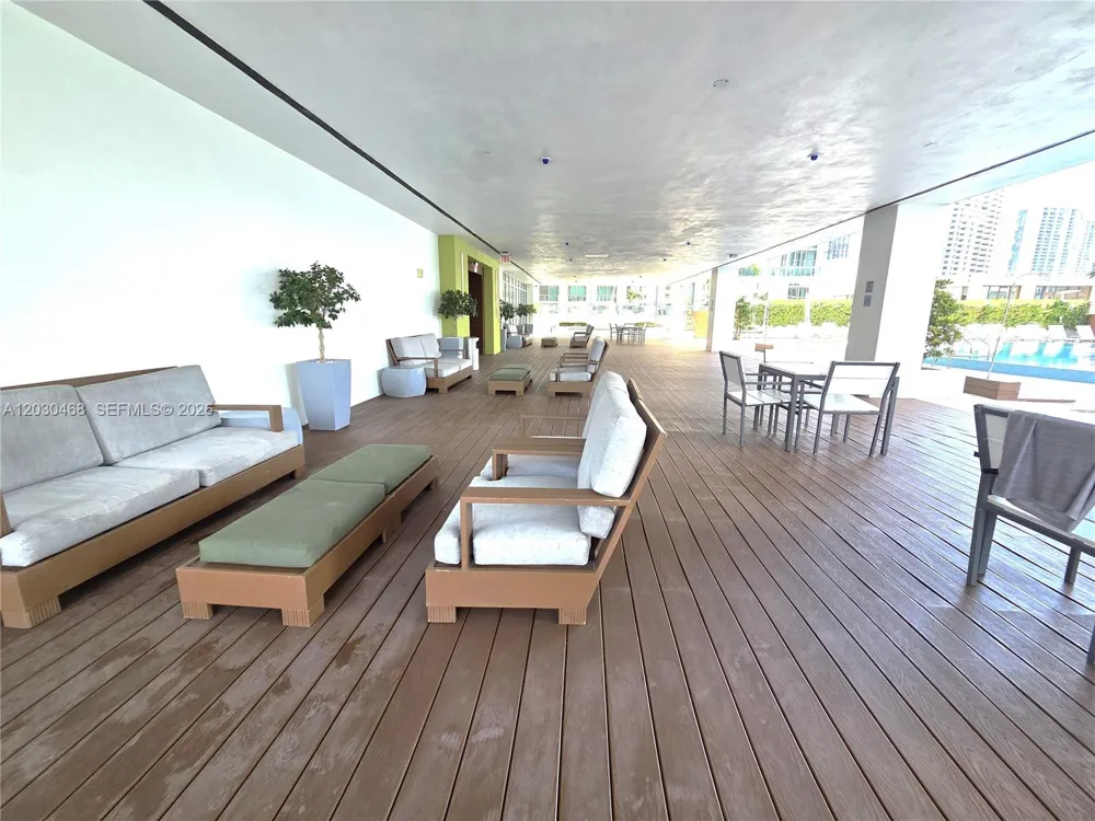 500 Brickell Ave #3105 Miami, FL 33131