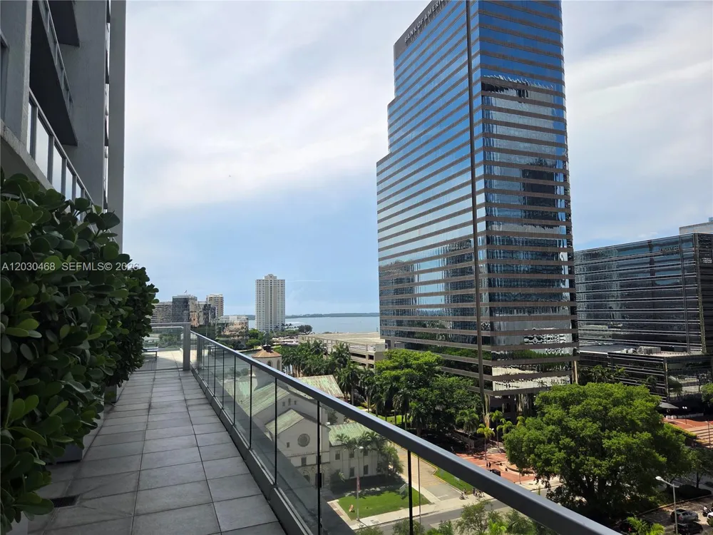 500 Brickell Ave #3105 Miami, FL 33131