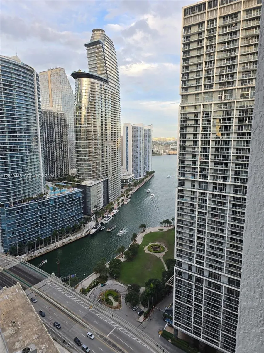 500 Brickell Ave #3105 Miami, FL 33131