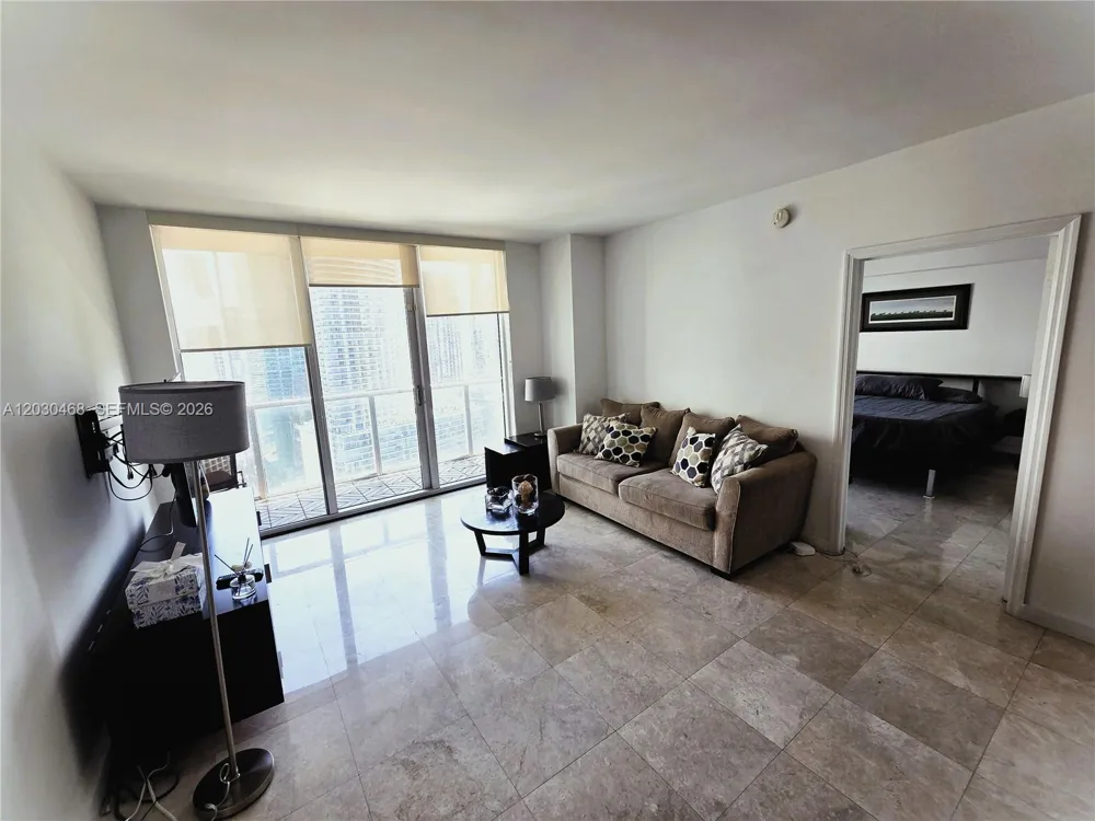 500 Brickell Ave #3105 Miami, FL 33131