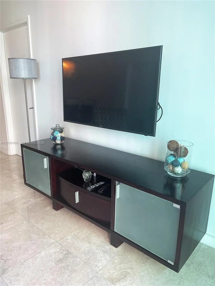 500 Brickell Ave #3105 Miami, FL 33131