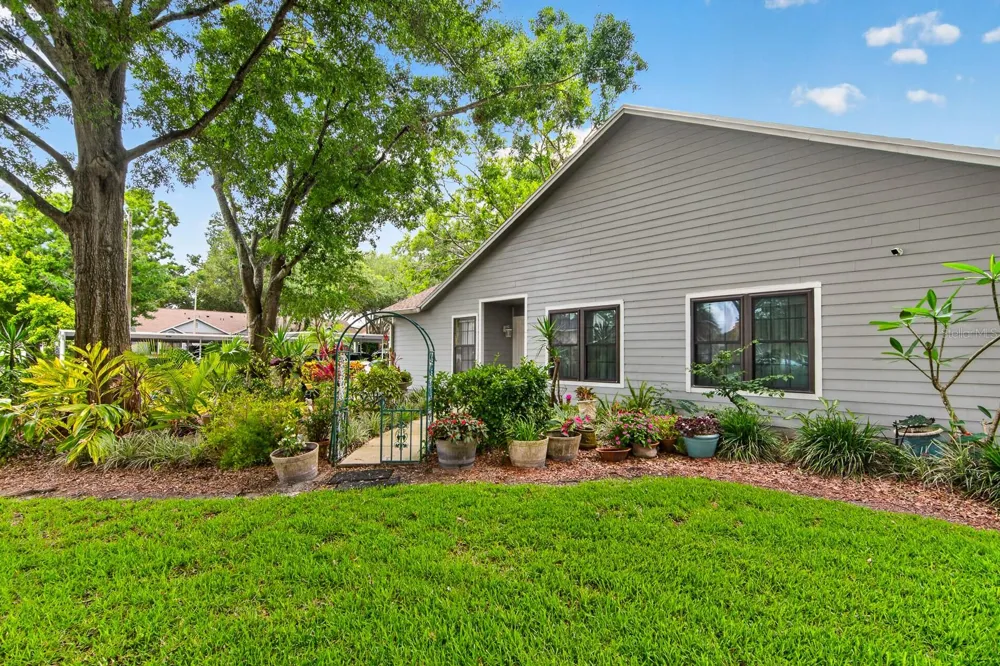 2728 BENTLEY DRIVE
