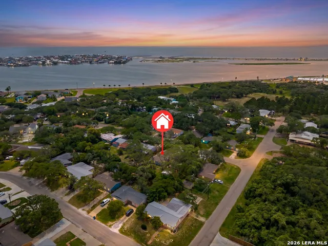 1906 PICTON LN Rockport, TX 78382