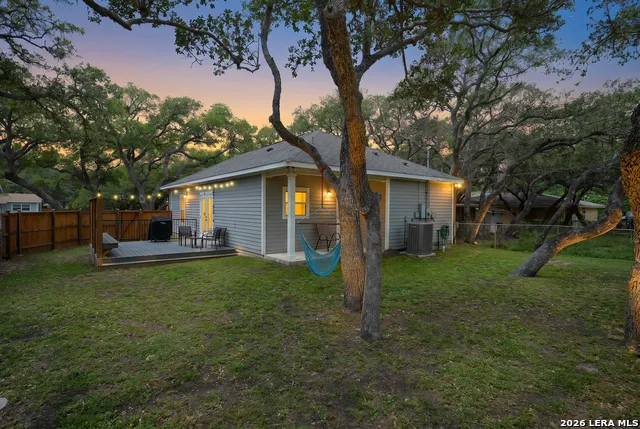 1906 PICTON LN Rockport, TX 78382