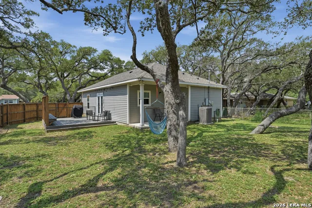 1906 PICTON LN Rockport, TX 78382