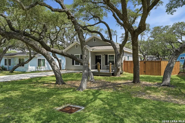 1906 PICTON LN Rockport, TX 78382