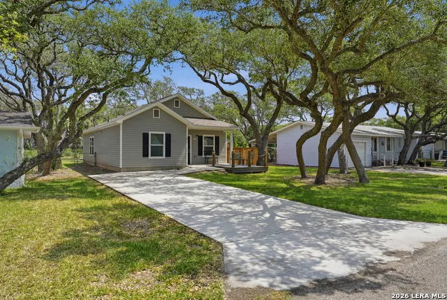 1906 PICTON LN Rockport, TX 78382
