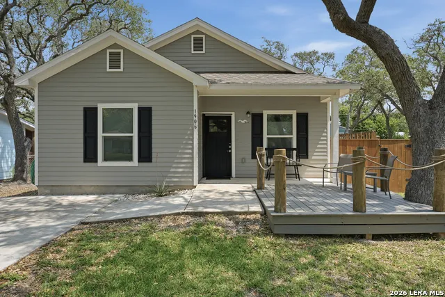 1906 PICTON LN Rockport, TX 78382