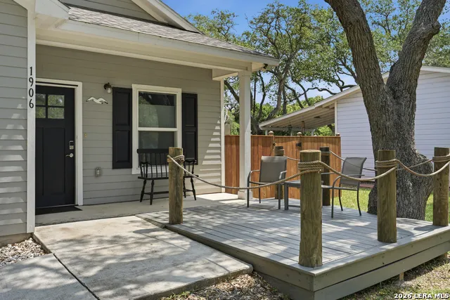 1906 PICTON LN Rockport, TX 78382