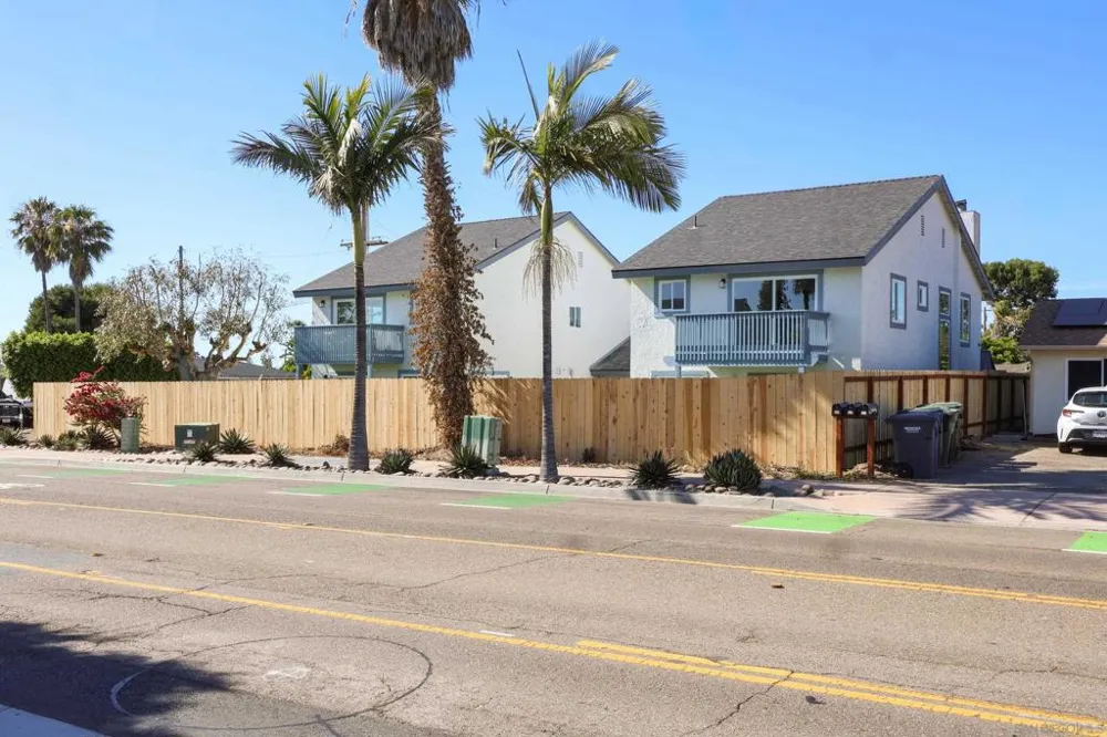 658 660 Santa Fe Dr.