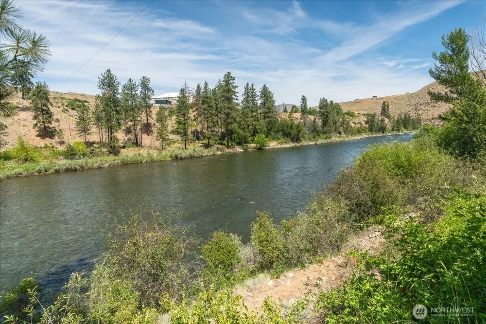 87 Burma Road Methow, WA 98834