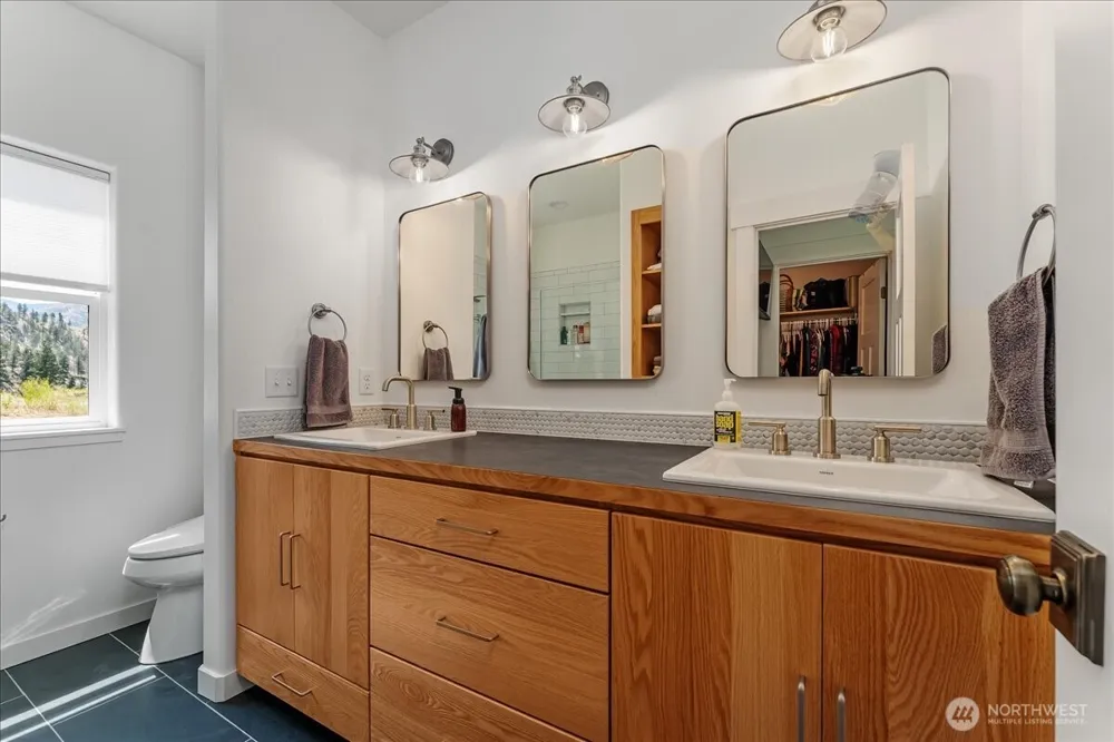 87 Burma Road Methow, WA 98834