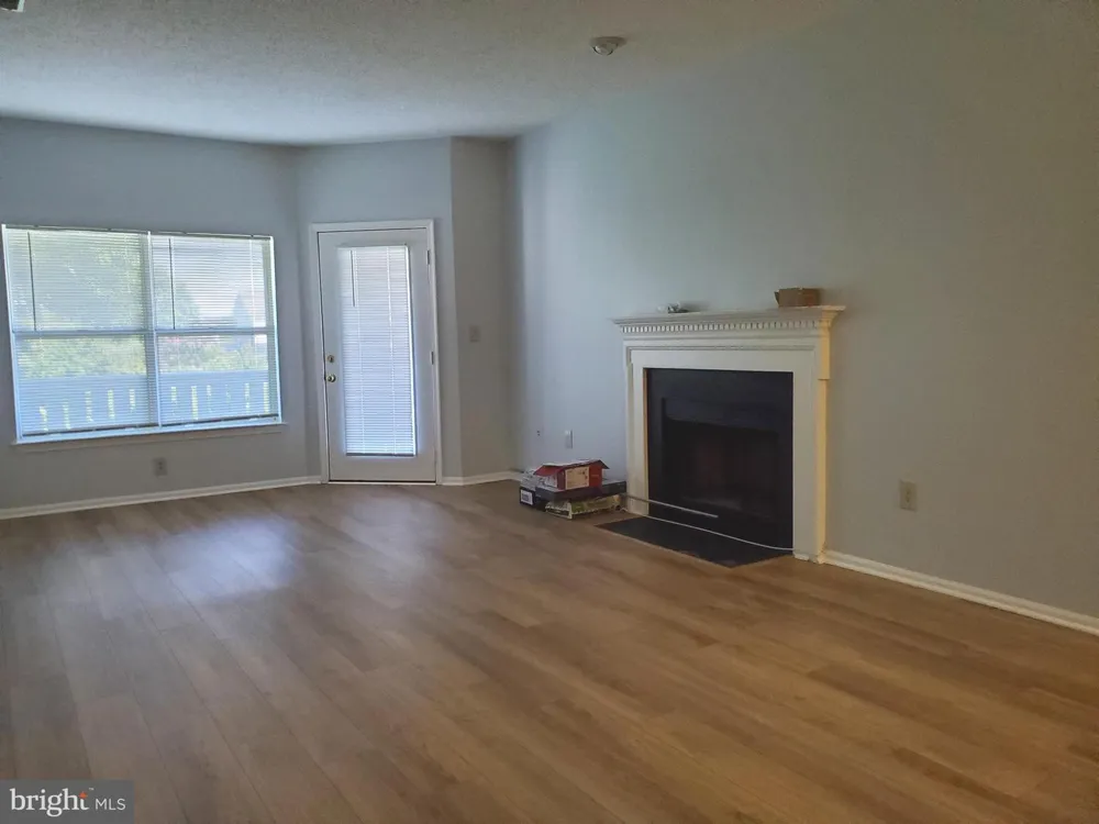 6005 ROSEBUD LANE #301 Centreville, VA 20121
