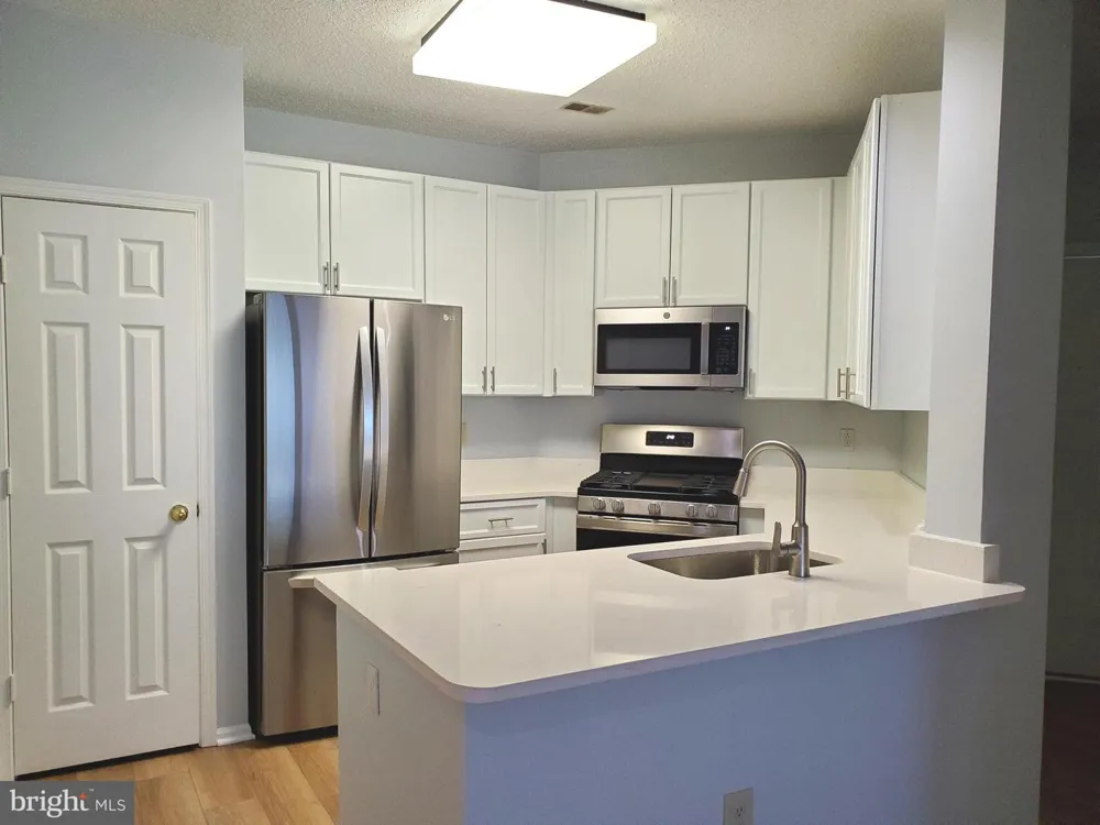 6005 ROSEBUD LANE #301 Centreville, VA 20121