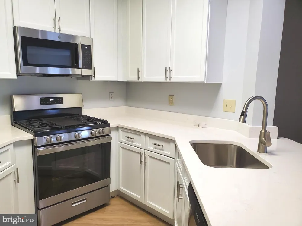 6005 ROSEBUD LANE #301 Centreville, VA 20121
