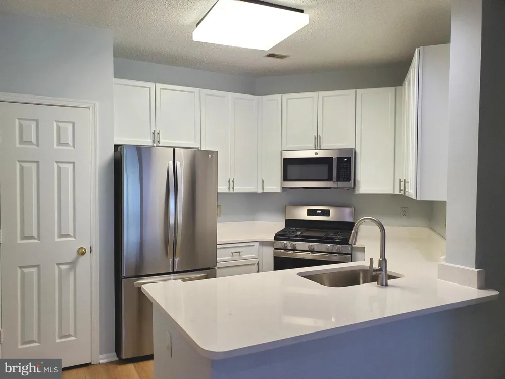 6005 ROSEBUD LANE #301 Centreville, VA 20121