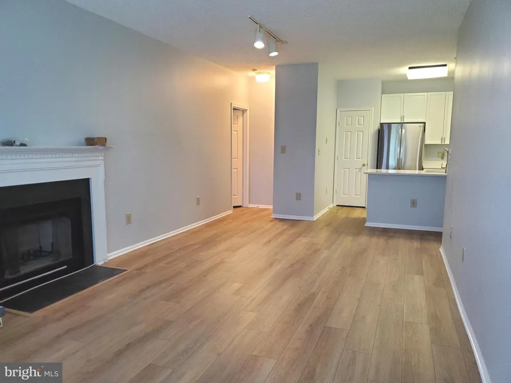 6005 ROSEBUD LANE #301 Centreville, VA 20121