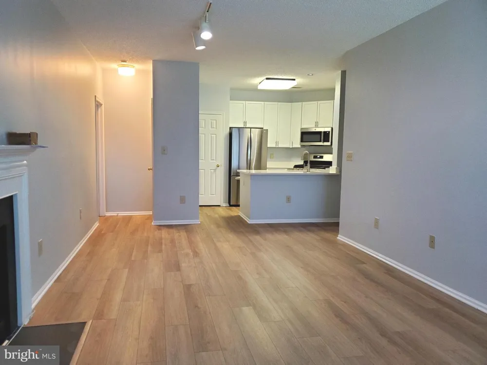 6005 ROSEBUD LANE #301 Centreville, VA 20121