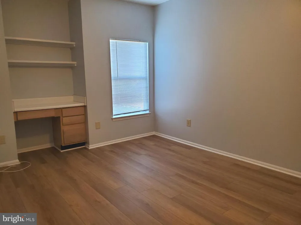 6005 ROSEBUD LANE #301 Centreville, VA 20121