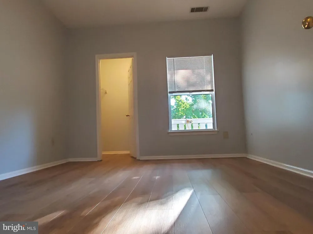 6005 ROSEBUD LANE #301 Centreville, VA 20121