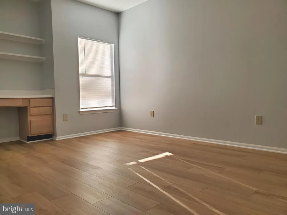 6005 ROSEBUD LANE #301 Centreville, VA 20121