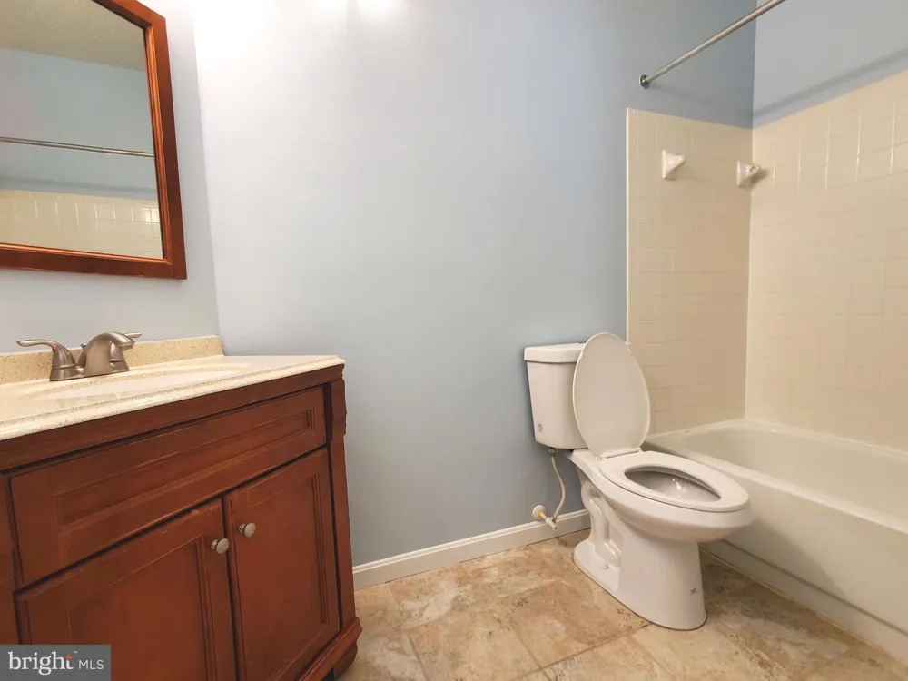 6005 ROSEBUD LANE #301 Centreville, VA 20121