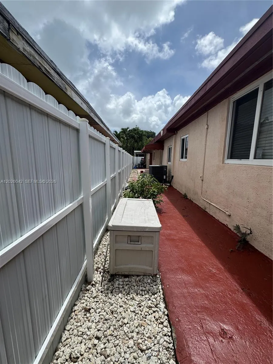 5551 E 4th Ave Hialeah, FL 33013