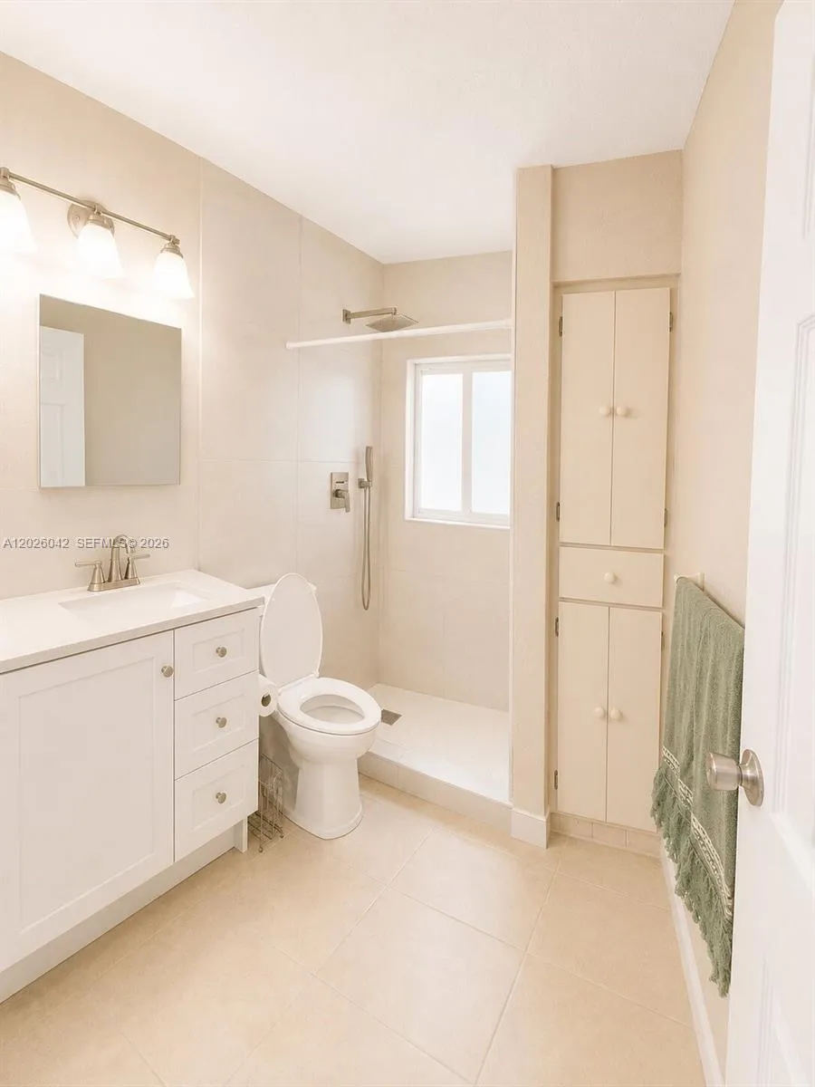 5551 E 4th Ave Hialeah, FL 33013