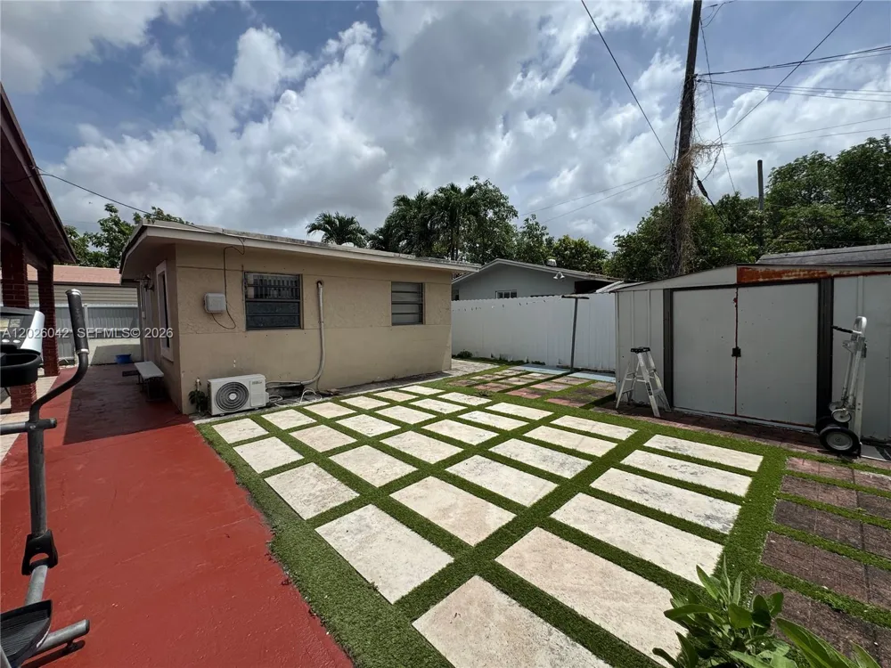 5551 E 4th Ave Hialeah, FL 33013