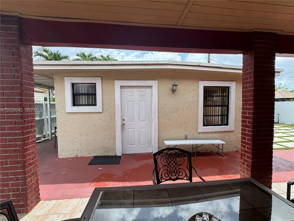 5551 E 4th Ave Hialeah, FL 33013