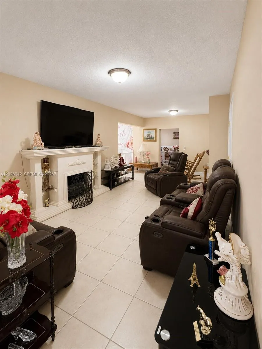 5551 E 4th Ave Hialeah, FL 33013