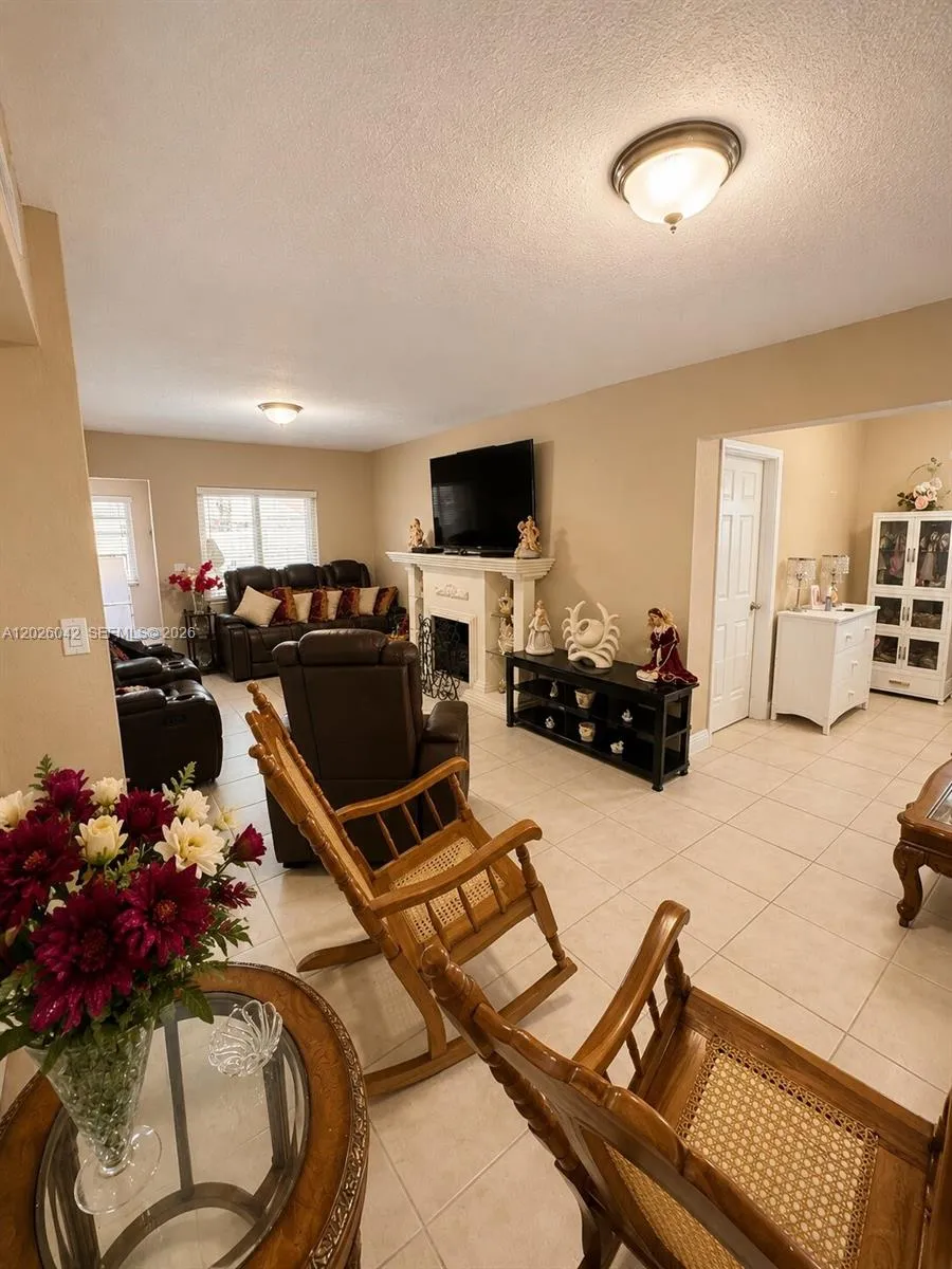 5551 E 4th Ave Hialeah, FL 33013