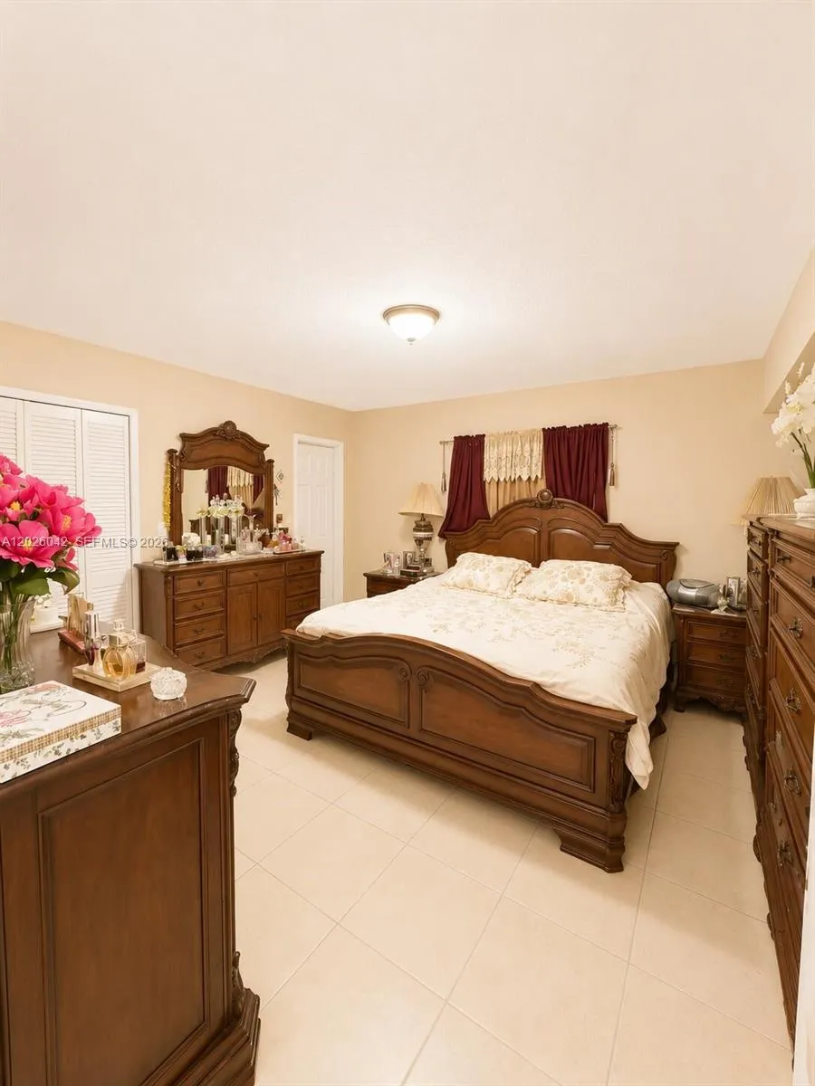 5551 E 4th Ave Hialeah, FL 33013