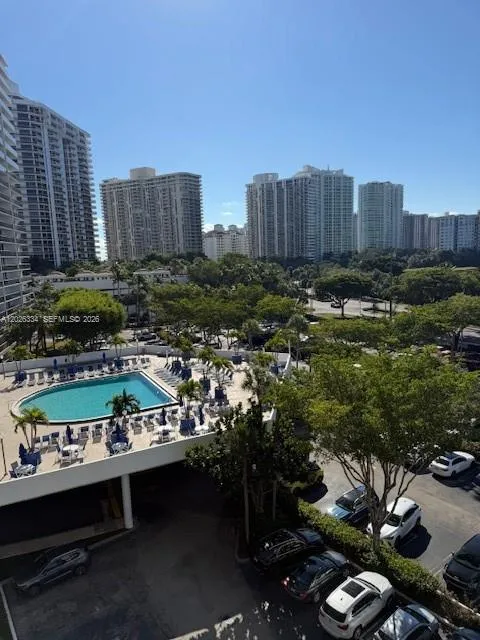 3701 Country Club Dr #706 Aventura, FL 33180