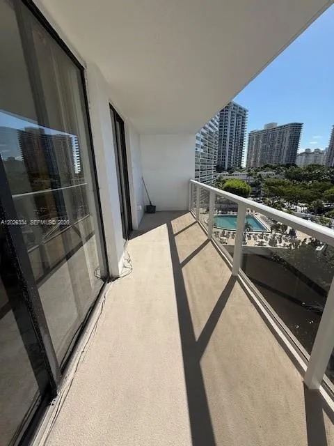 3701 Country Club Dr #706 Aventura, FL 33180