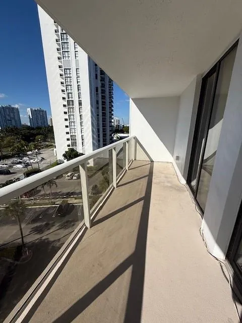 3701 Country Club Dr #706 Aventura, FL 33180